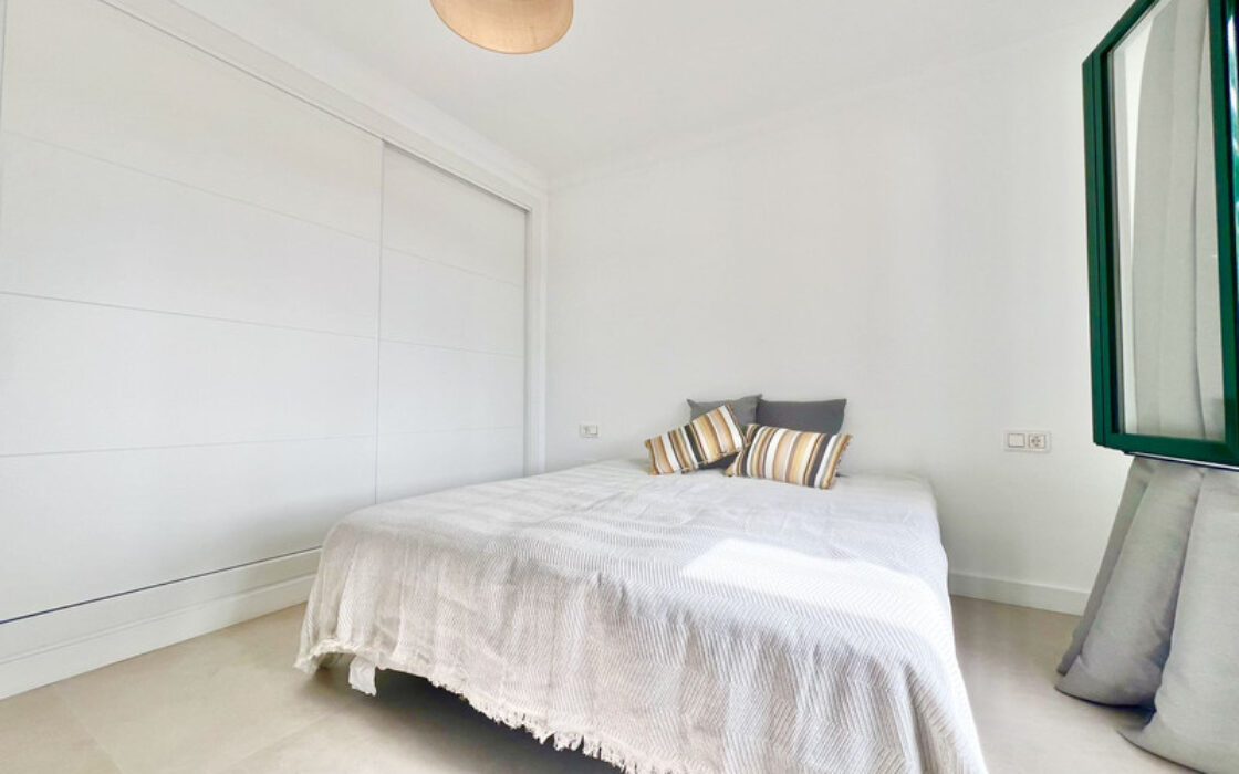 Дуплекс-пентхаус в Эстепоне с террасой и видом на море