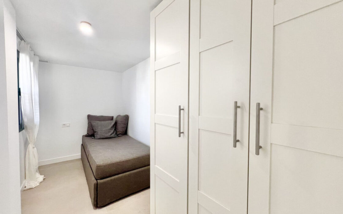 Дуплекс-пентхаус в Эстепоне с террасой и видом на море