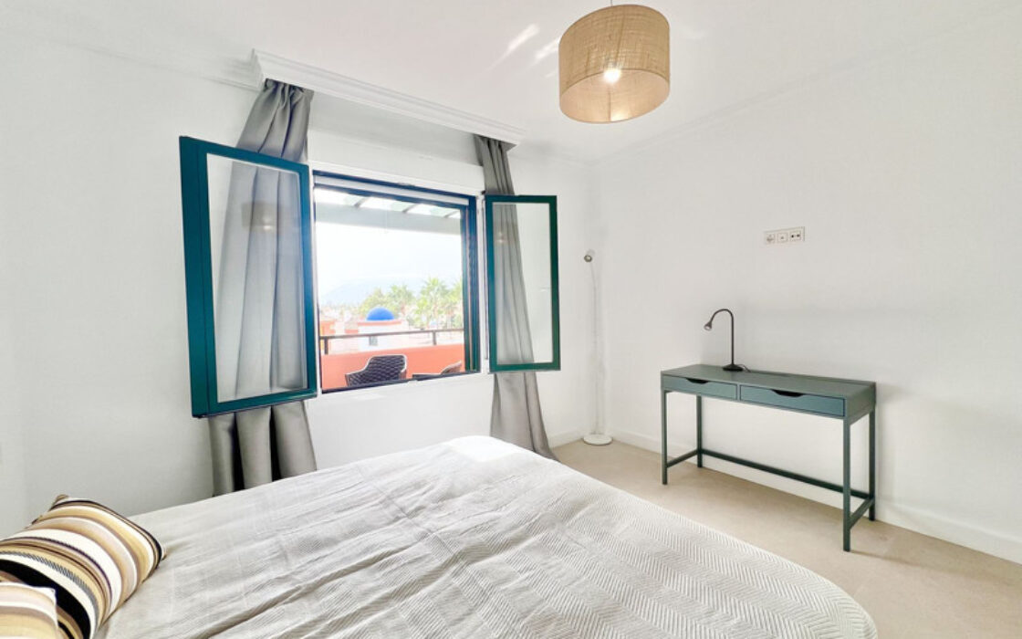 Дуплекс-пентхаус в Эстепоне с террасой и видом на море