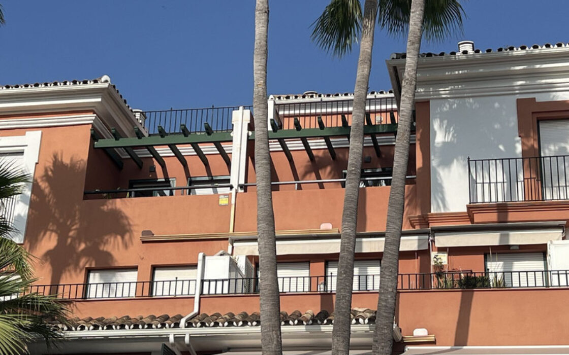 Дуплекс-пентхаус в Эстепоне с террасой и видом на море