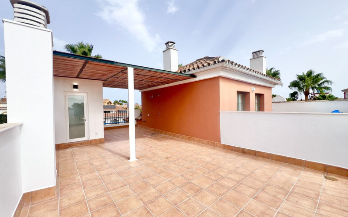 Дуплекс-пентхаус в Эстепоне с террасой и видом на море