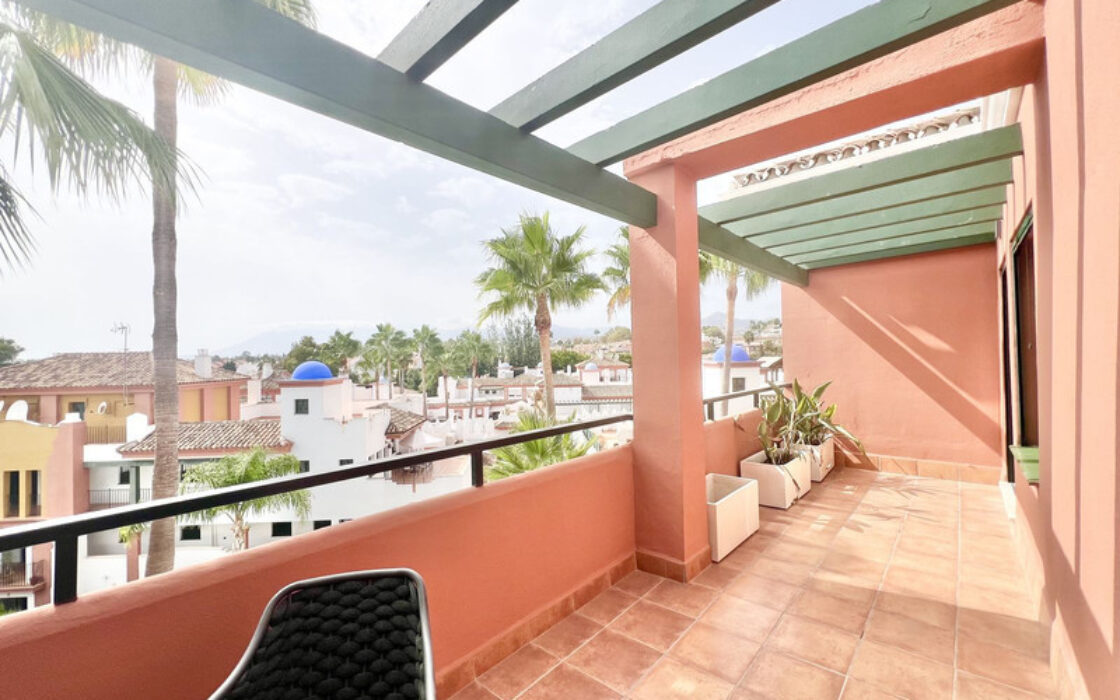 Дуплекс-пентхаус в Эстепоне с террасой и видом на море