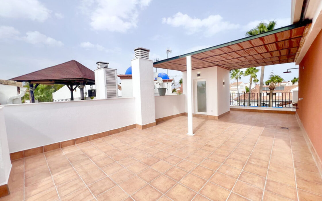 Дуплекс-пентхаус в Эстепоне с террасой и видом на море