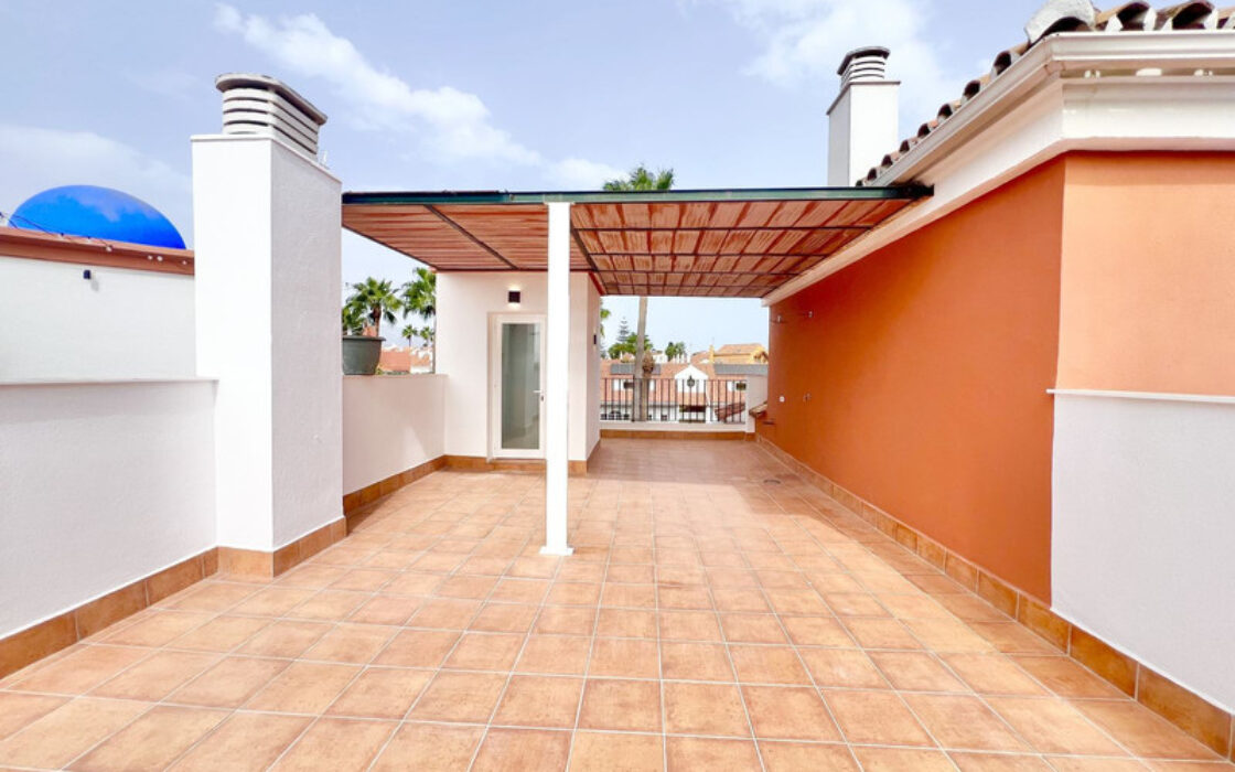 Дуплекс-пентхаус в Эстепоне с террасой и видом на море