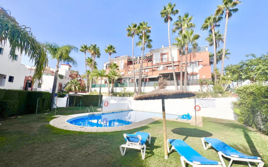 Дуплекс-пентхаус в Эстепоне с террасой и видом на море