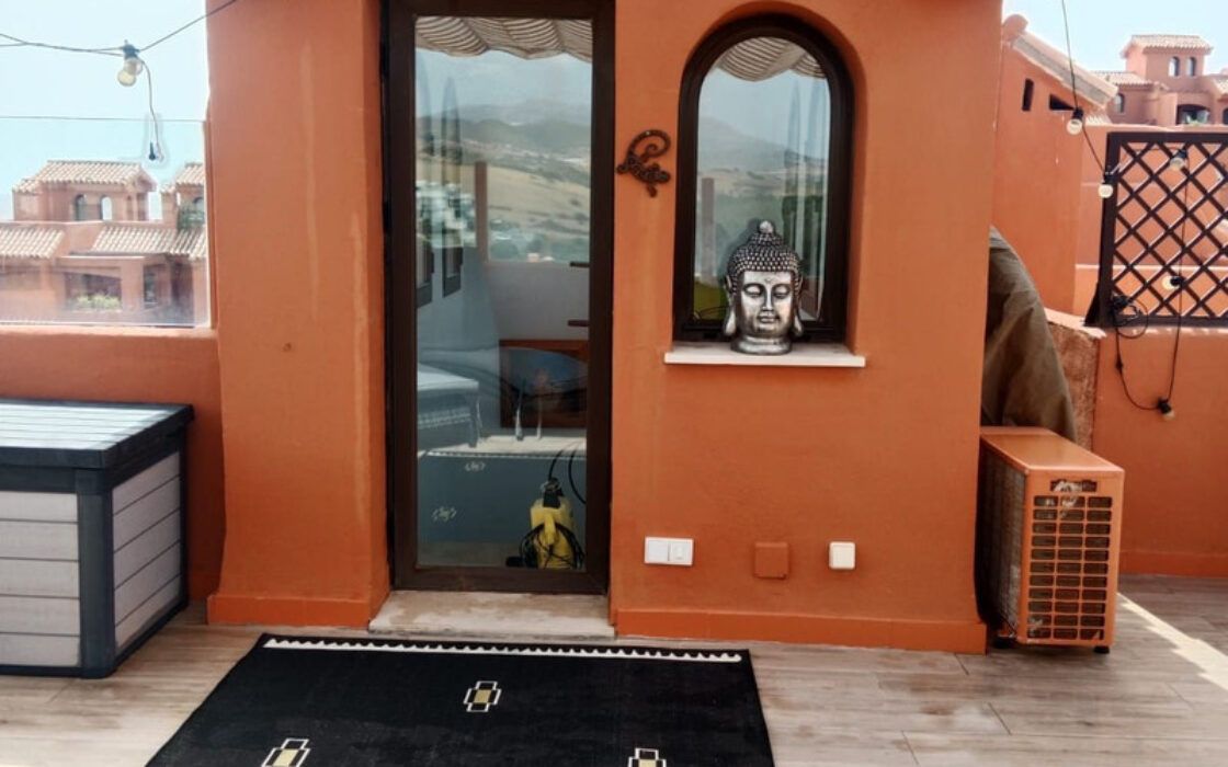 Дуплекс в Естепоні з терасою та морськими видами 212 кв.м