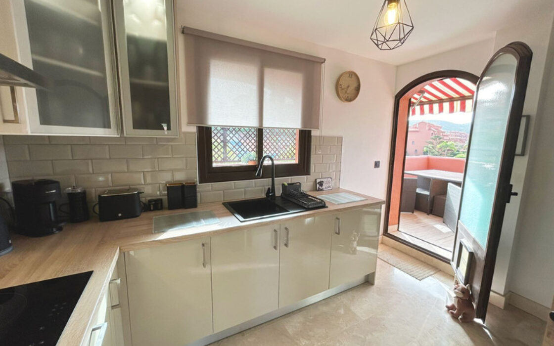 Дуплекс в Естепоні з терасою та морськими видами 212 кв.м