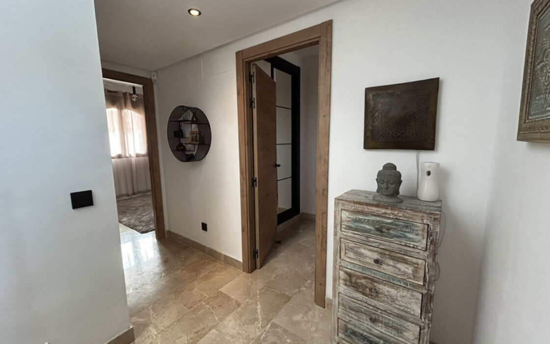 Дуплекс в Естепоні з терасою та морськими видами 212 кв.м