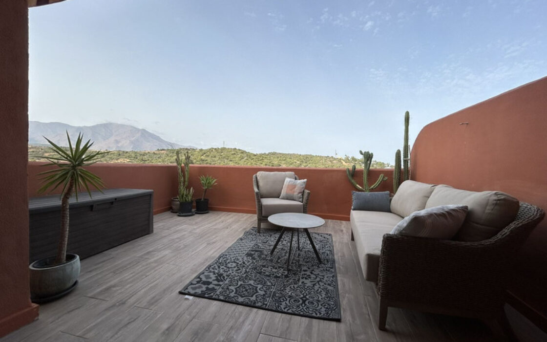 Дуплекс в Естепоні з терасою та морськими видами 212 кв.м