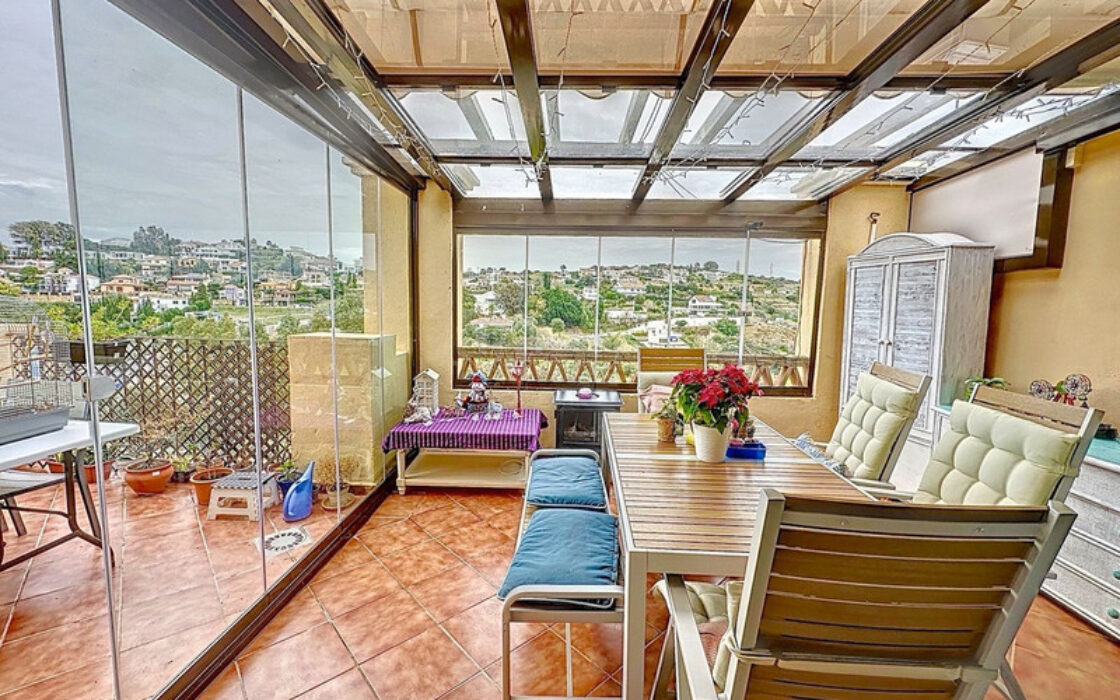 Дуплекс пентхаус с террасой в Эстепоне 170 кв.м