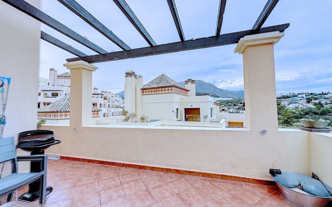 Дуплекс пентхаус с террасой в Эстепоне 170 кв.м