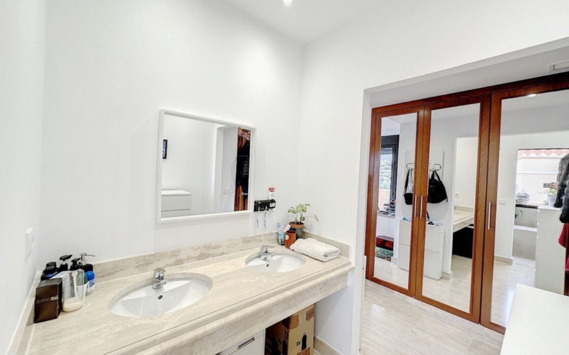 Дуплекс пентхаус с террасой в Эстепоне 170 кв.м