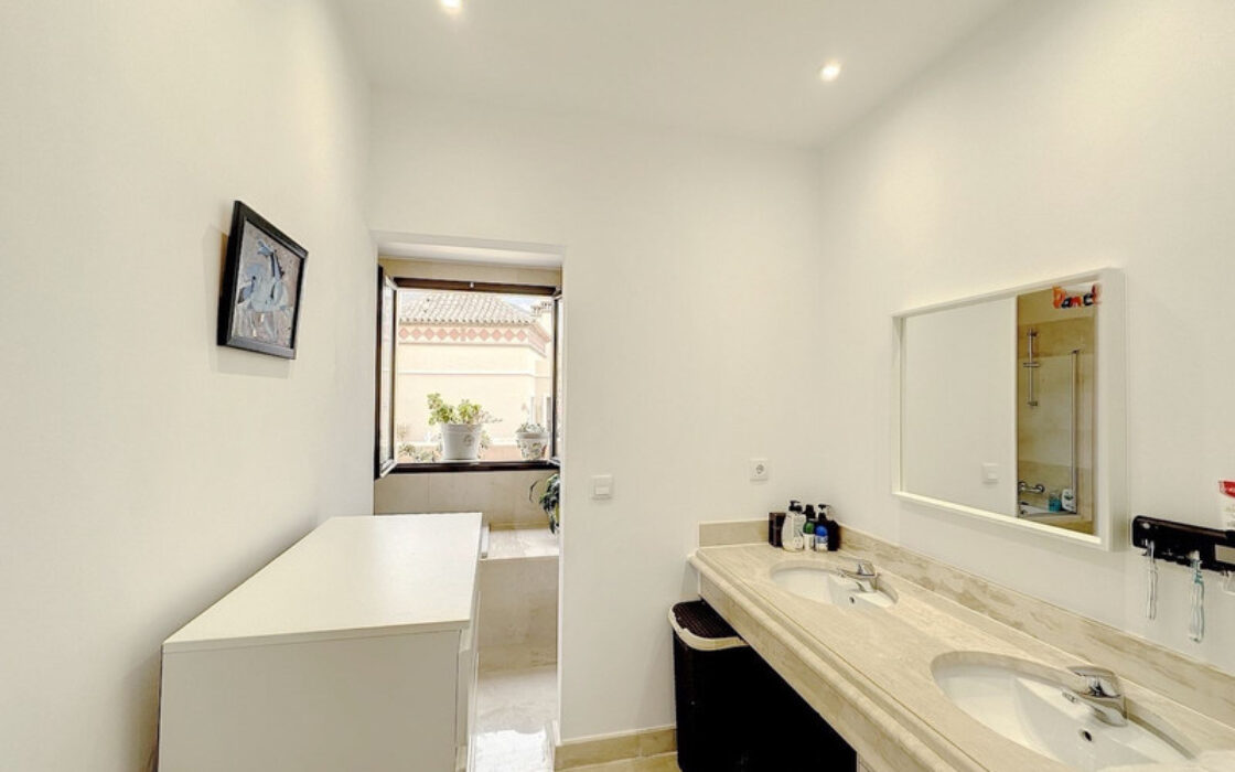 Дуплекс пентхаус с террасой в Эстепоне 170 кв.м