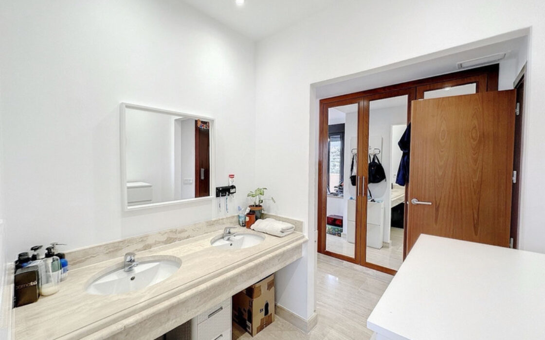 Дуплекс пентхаус с террасой в Эстепоне 170 кв.м