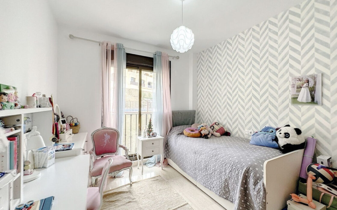 Дуплекс пентхаус с террасой в Эстепоне 170 кв.м