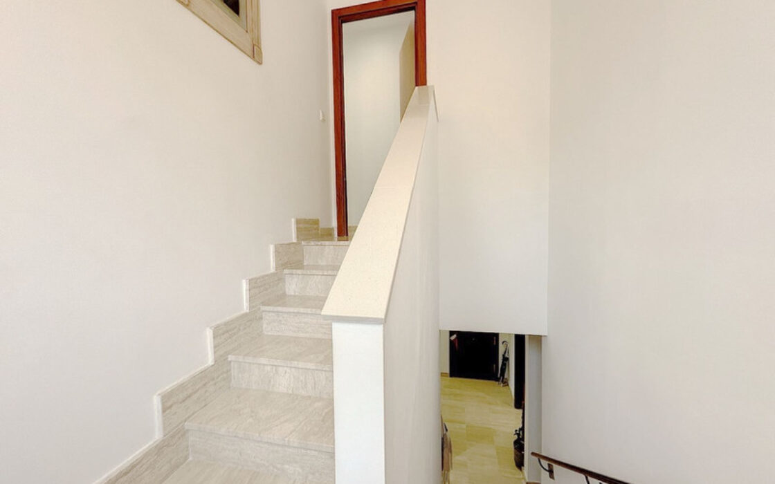 Дуплекс пентхаус с террасой в Эстепоне 170 кв.м