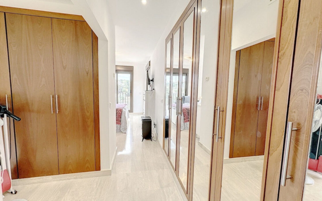 Дуплекс пентхаус с террасой в Эстепоне 170 кв.м