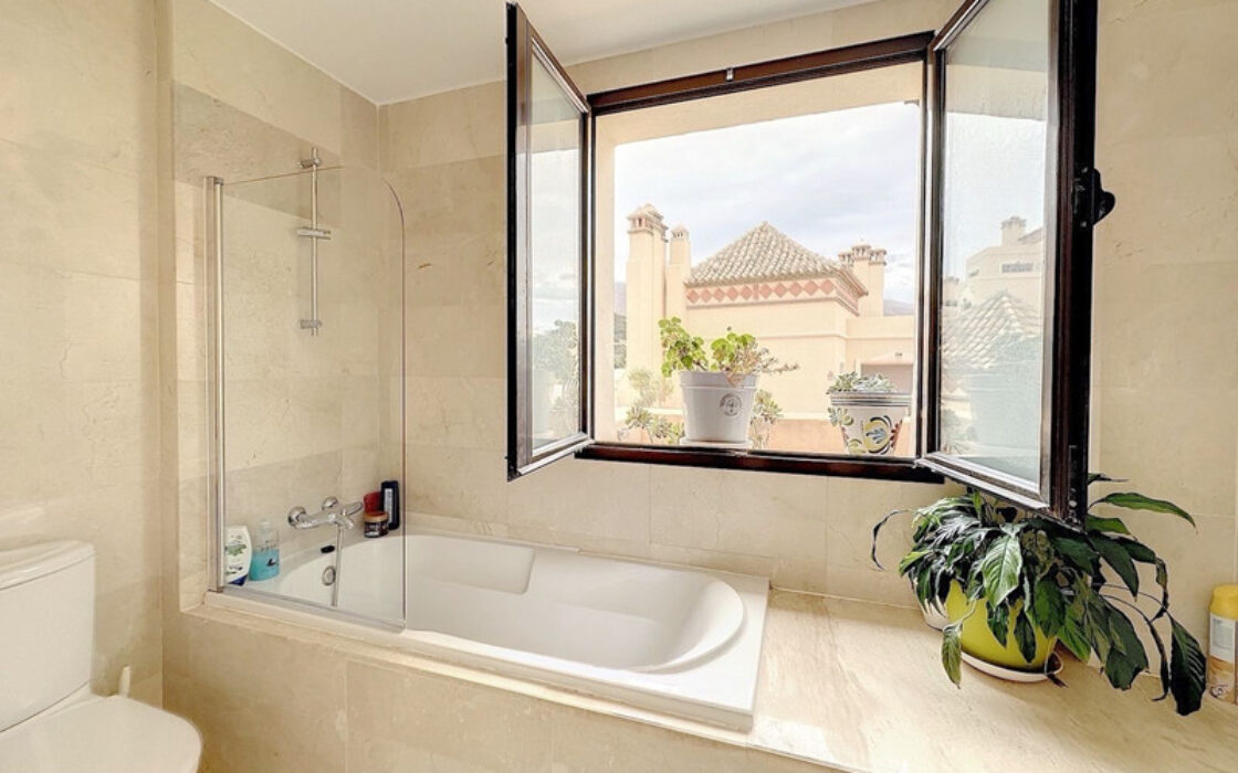 Дуплекс пентхаус с террасой в Эстепоне 170 кв.м