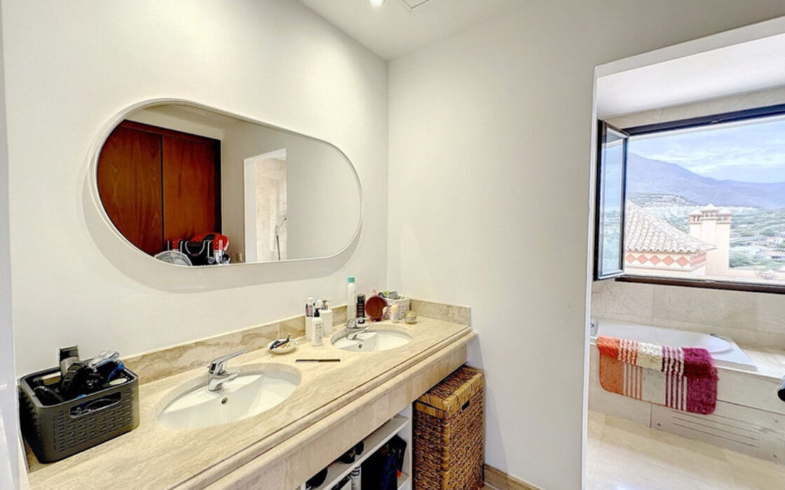 Дуплекс пентхаус с террасой в Эстепоне 170 кв.м