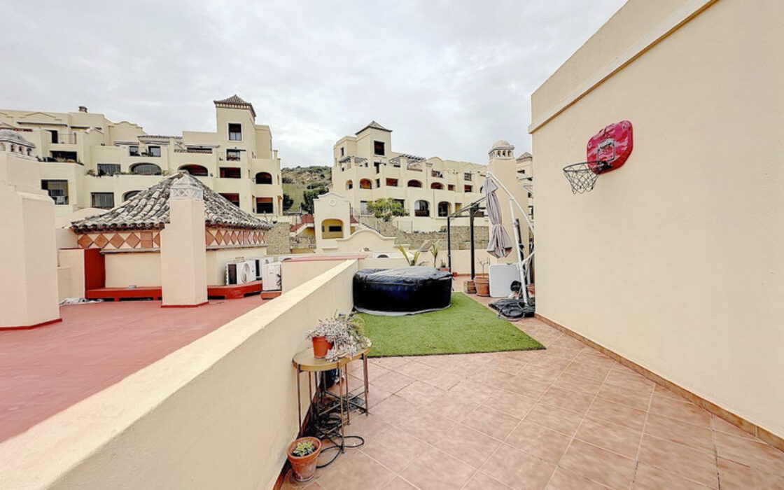 Дуплекс пентхаус с террасой в Эстепоне 170 кв.м