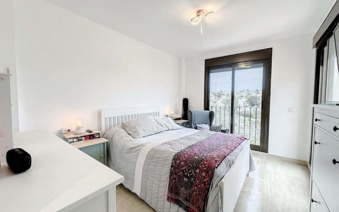 Дуплекс пентхаус с террасой в Эстепоне 170 кв.м