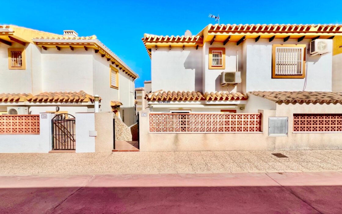 Будинок в Торрев’єсі 101 кв.м з видом на море та терасою