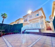 Будинок в Торрев’єсі 101 кв.м з видом на море та терасою