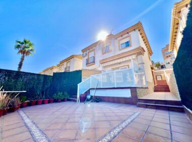 Будинок в Торрев’єсі 101 кв.м з видом на море та терасою