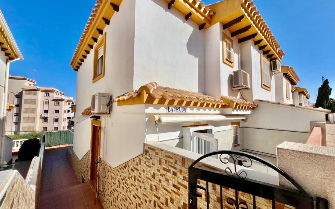 Будинок в Торрев’єсі 101 кв.м з видом на море та терасою