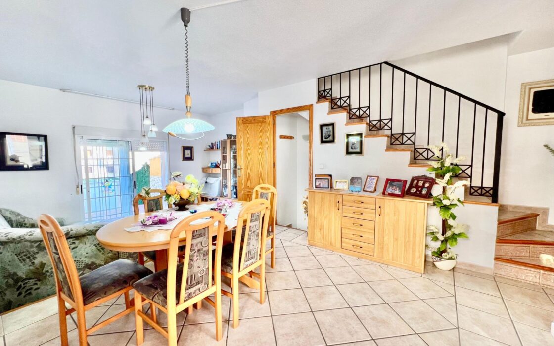 Будинок в Торрев’єсі 101 кв.м з видом на море та терасою