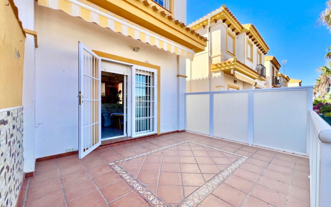 Будинок в Торрев’єсі 101 кв.м з видом на море та терасою