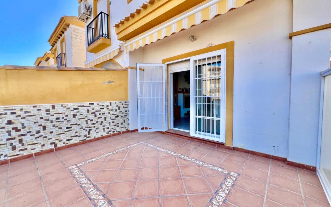 Будинок в Торрев’єсі 101 кв.м з видом на море та терасою