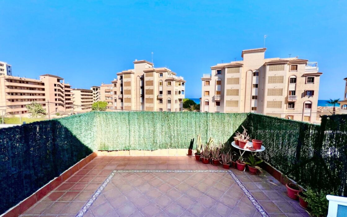 Будинок в Торрев’єсі 101 кв.м з видом на море та терасою