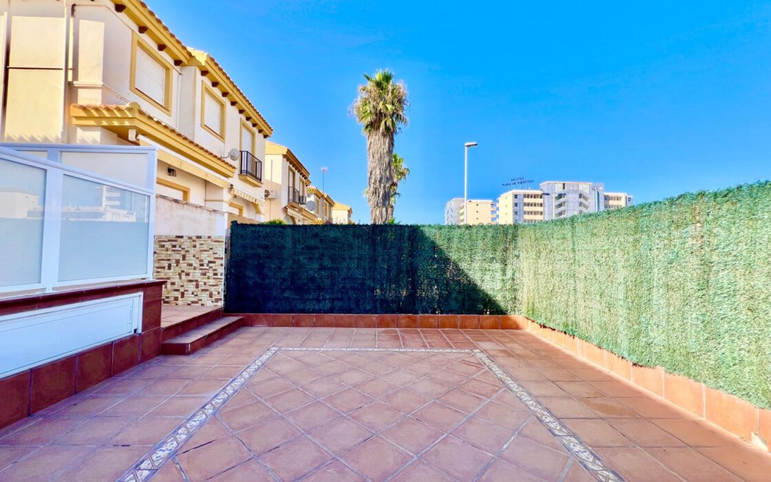 Будинок в Торрев’єсі 101 кв.м з видом на море та терасою