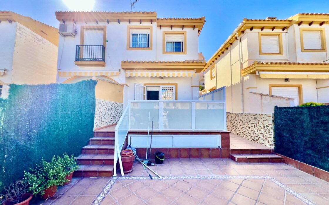 Будинок в Торрев’єсі 101 кв.м з видом на море та терасою