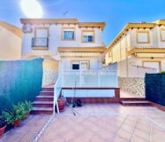 Будинок в Торрев’єсі 101 кв.м з видом на море та терасою