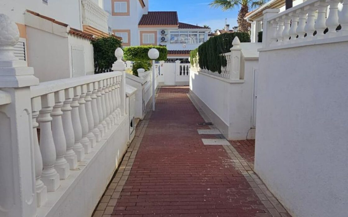 Дуплекс з терасою в Ориуэла Коста 4 спальні 275000€