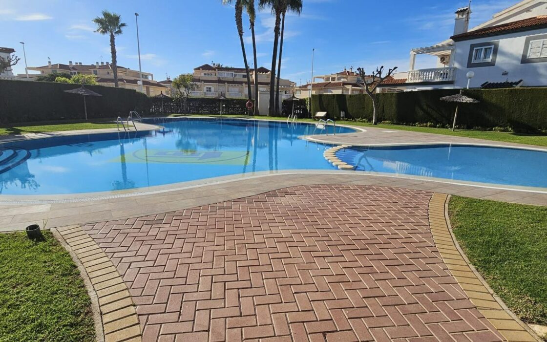 Дуплекс з терасою в Ориуэла Коста 4 спальні 275000€