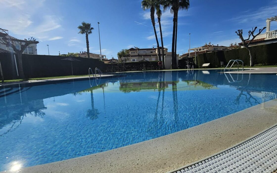 Дуплекс з терасою в Ориуэла Коста 4 спальні 275000€