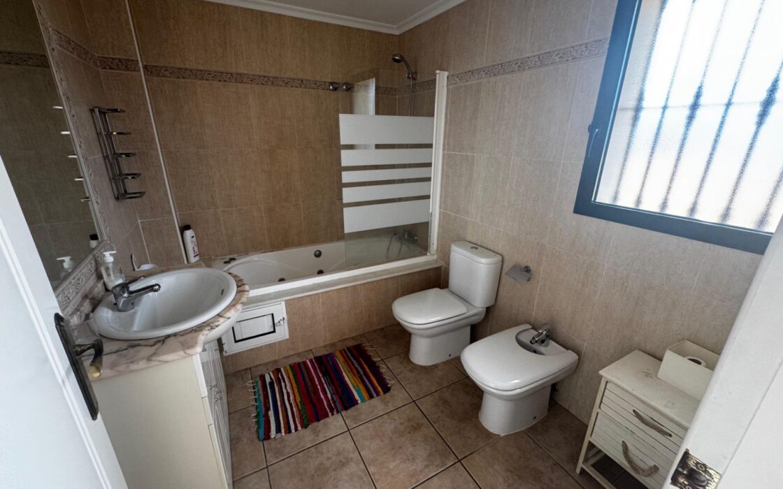 Вилла 223 кв.м в Ориуэла-Коста с бассейном и террасой