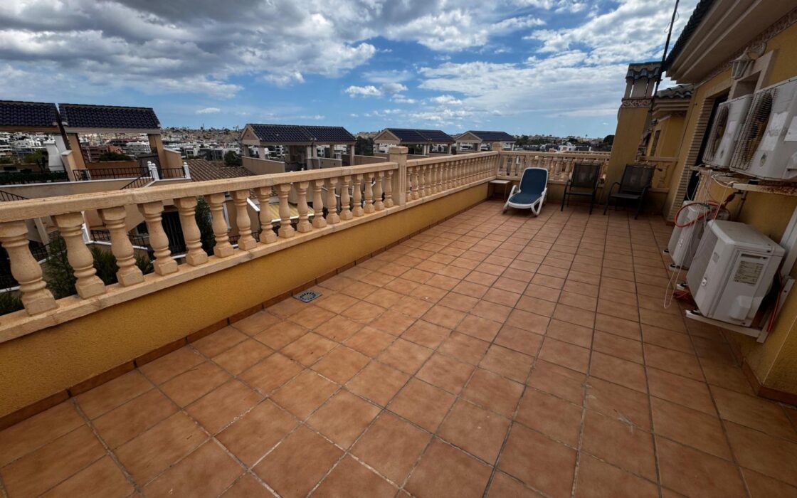 Вилла 223 кв.м в Ориуэла-Коста с бассейном и террасой