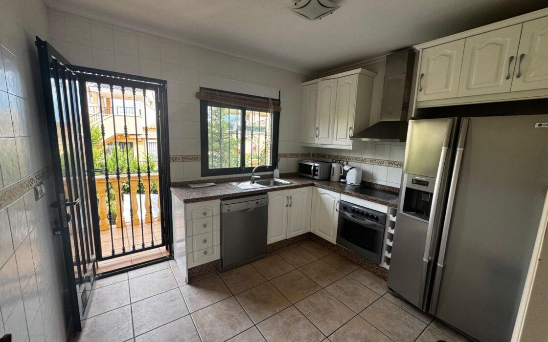 Вилла 223 кв.м в Ориуэла-Коста с бассейном и террасой