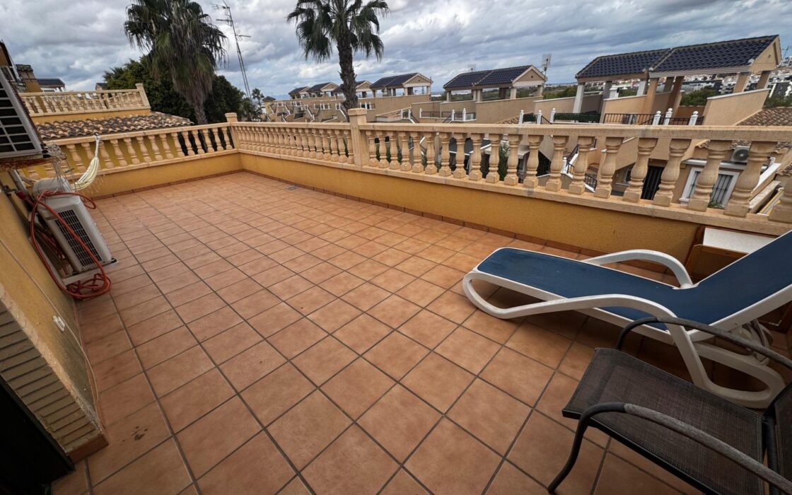 Вилла 223 кв.м в Ориуэла-Коста с бассейном и террасой