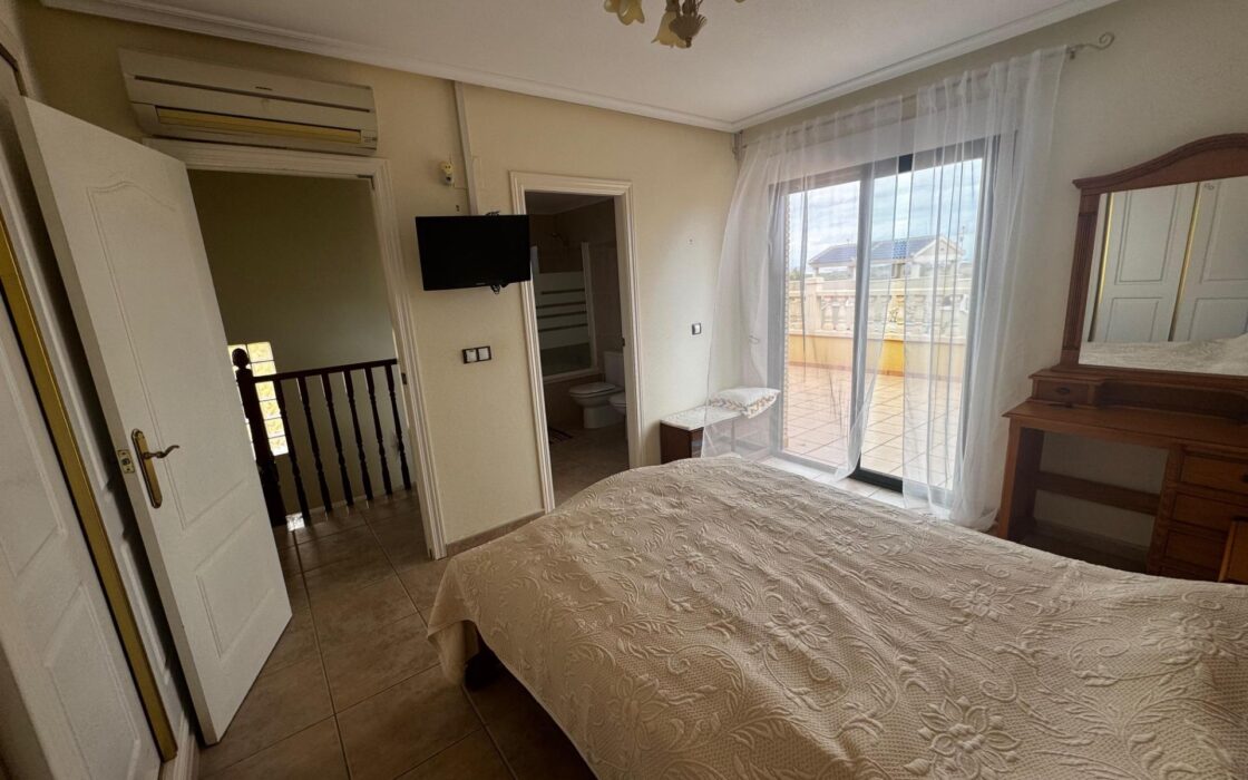 Вилла 223 кв.м в Ориуэла-Коста с бассейном и террасой