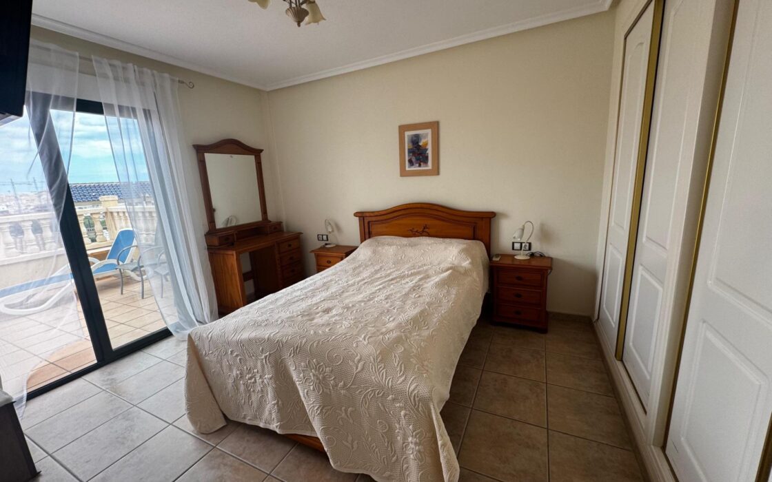 Вилла 223 кв.м в Ориуэла-Коста с бассейном и террасой