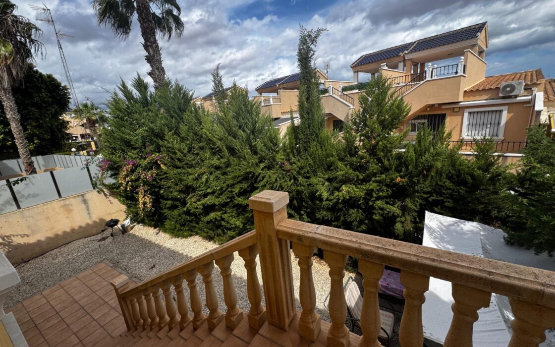 Вилла 223 кв.м в Ориуэла-Коста с бассейном и террасой