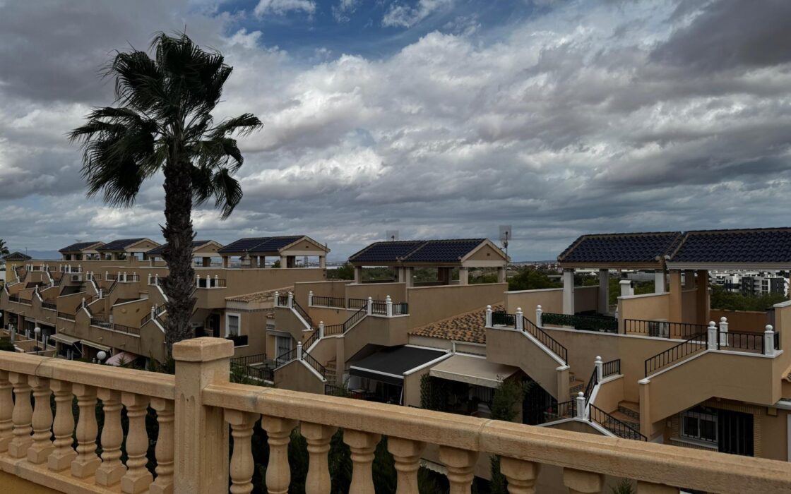 Вилла 223 кв.м в Ориуэла-Коста с бассейном и террасой