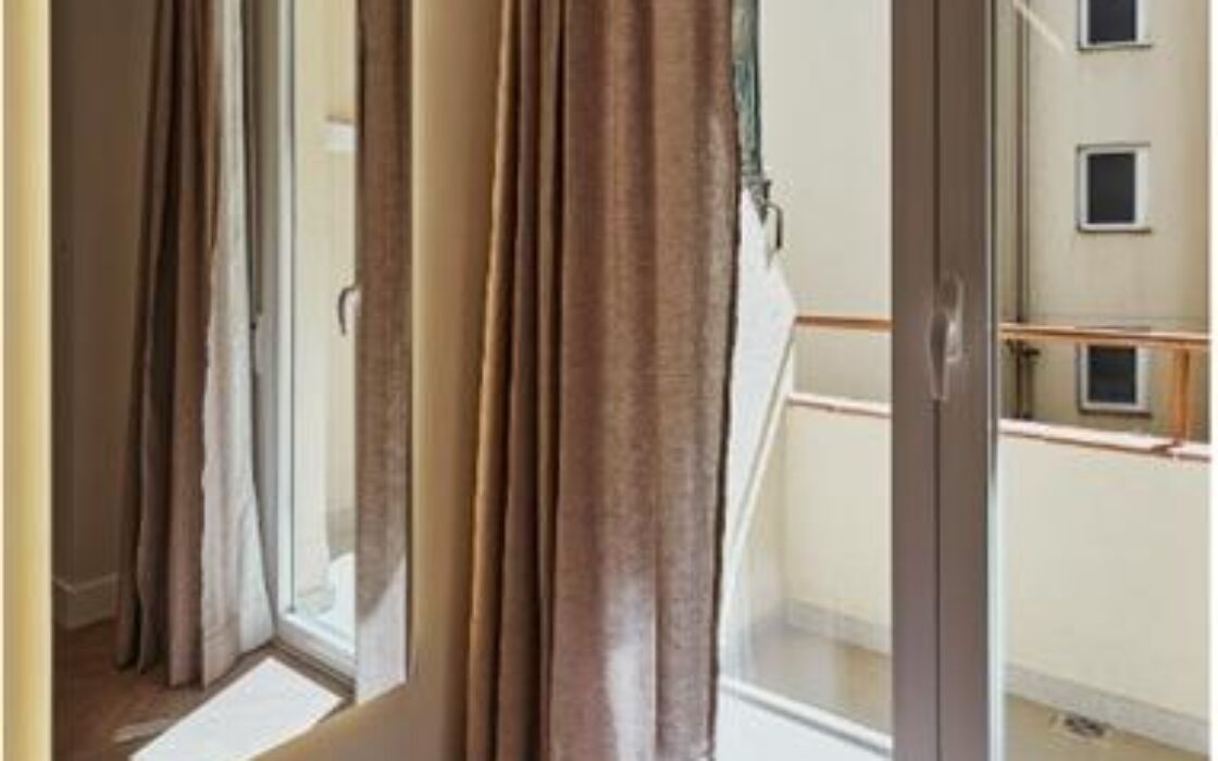 Апартаменты 141 кв.м в Мадриде с балконом и лифтом