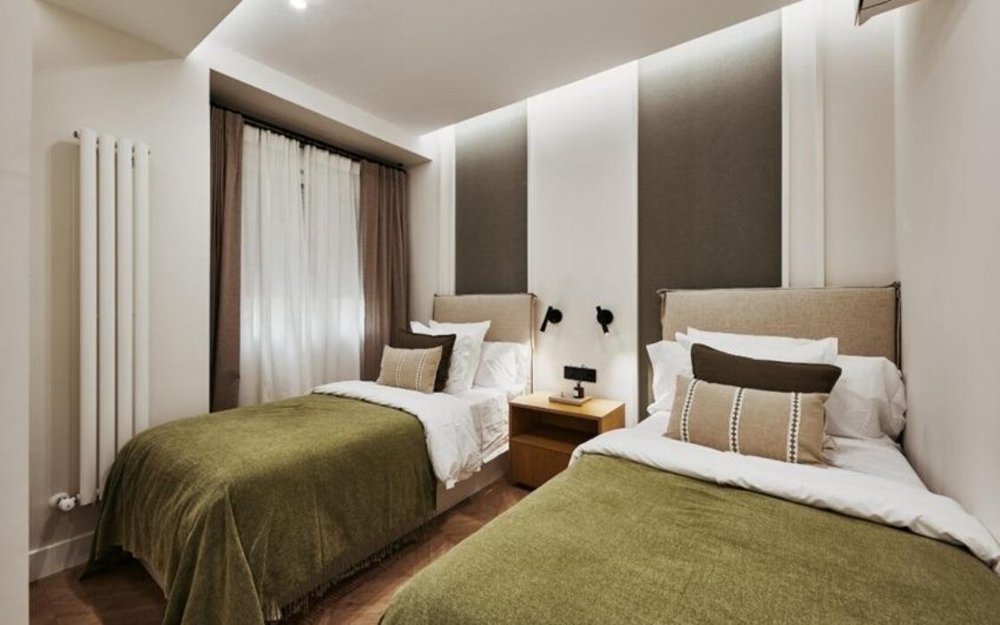 Апартаменты 141 кв.м в Мадриде с балконом и лифтом