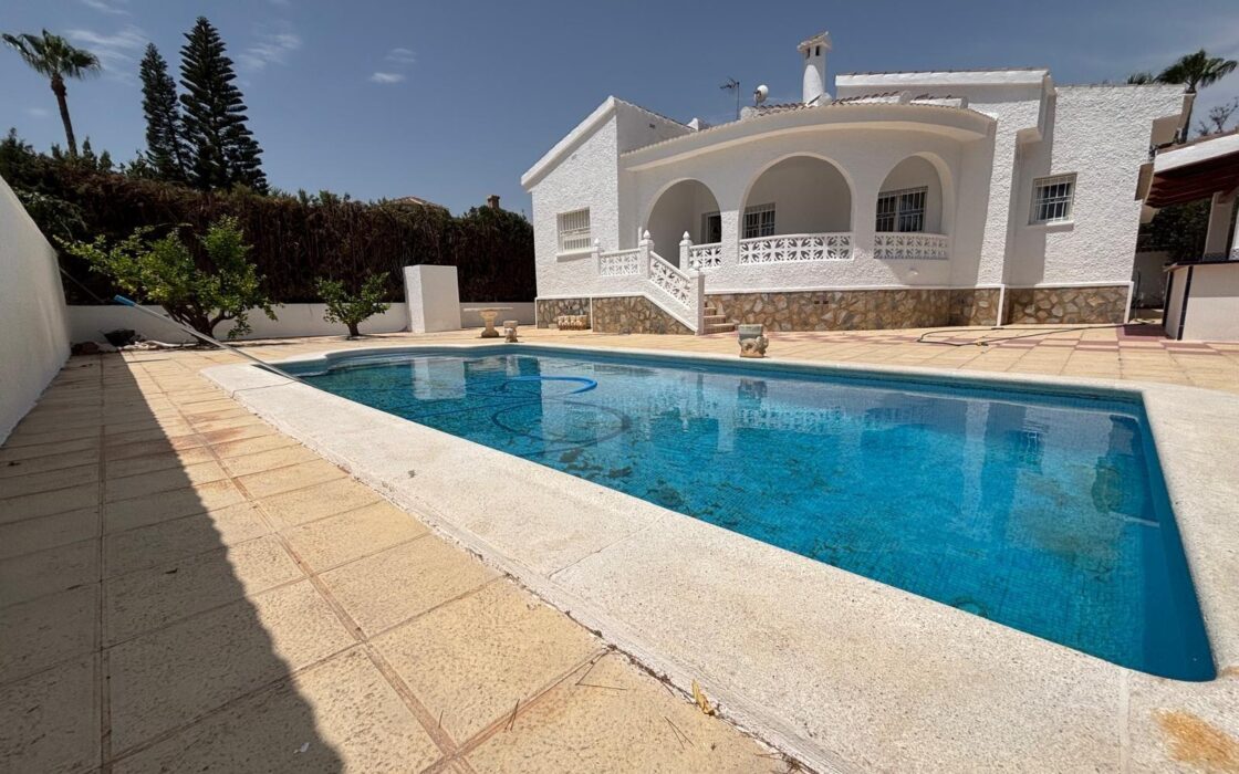 Вилла в Сьюдад Кесада 125 кв.м у моря с бассейном